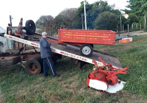 Amigos se unem e doação rende compra de insumos até trator para Oficina Agrícola