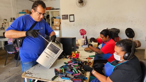 Oficinas Inspiração completam 7 anos e mostram que reciclagem vai muito além do meio ambiente: transforma vidas